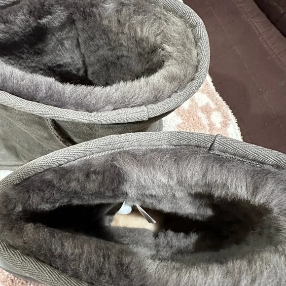 Ugg Grey Short Boot - Picture 5 of 7